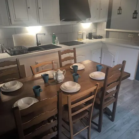 Maison Entiere Privee * 샤를루아