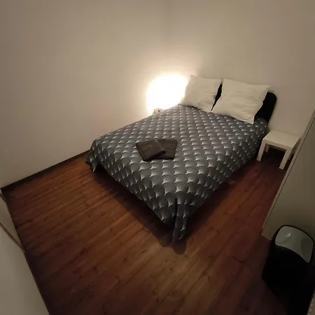 Maison Entiere Privee * 샤를루아